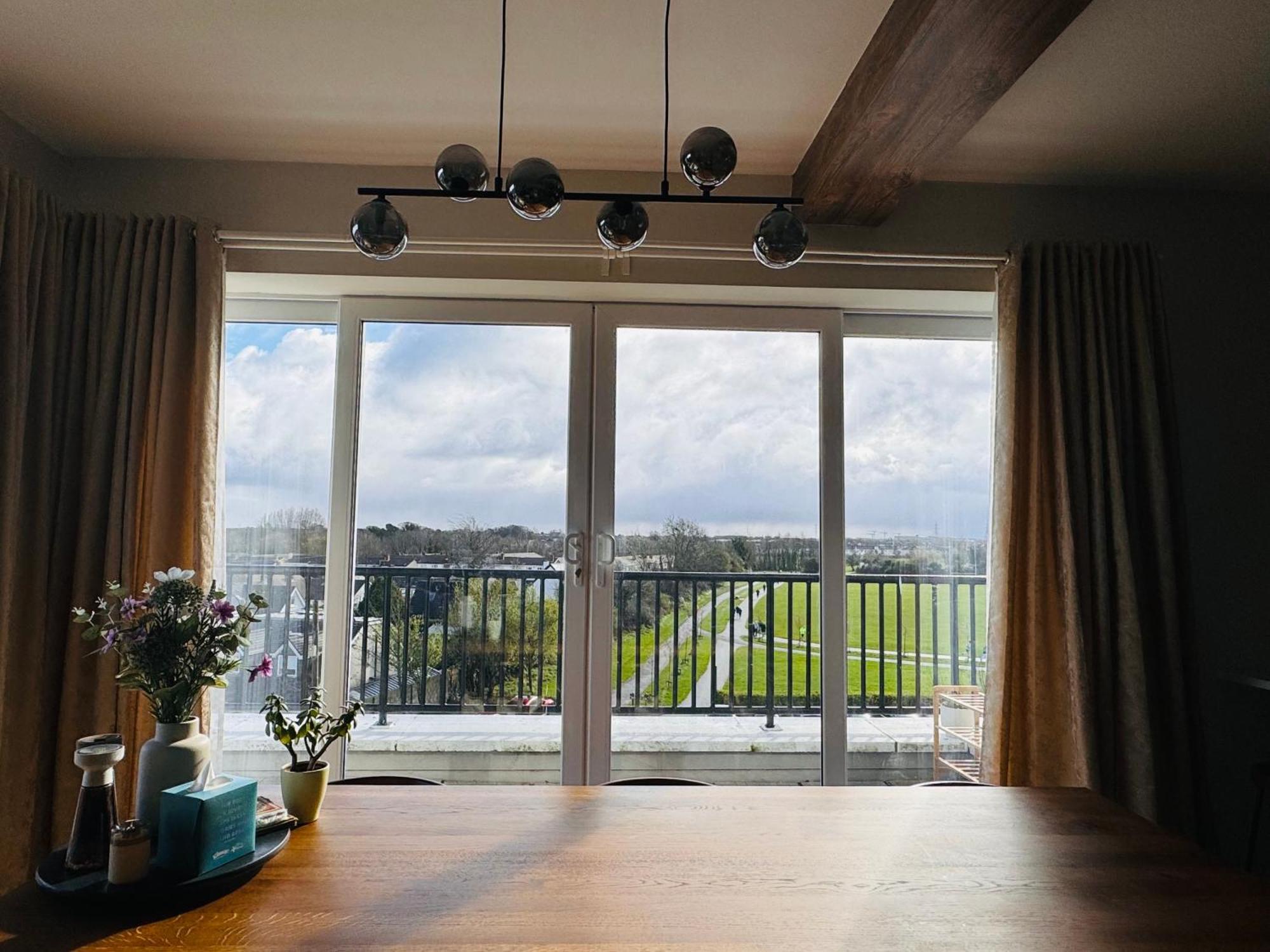 Finnstown Hall- Private Room In Shared Apartment With The Host Dublín Exterior foto