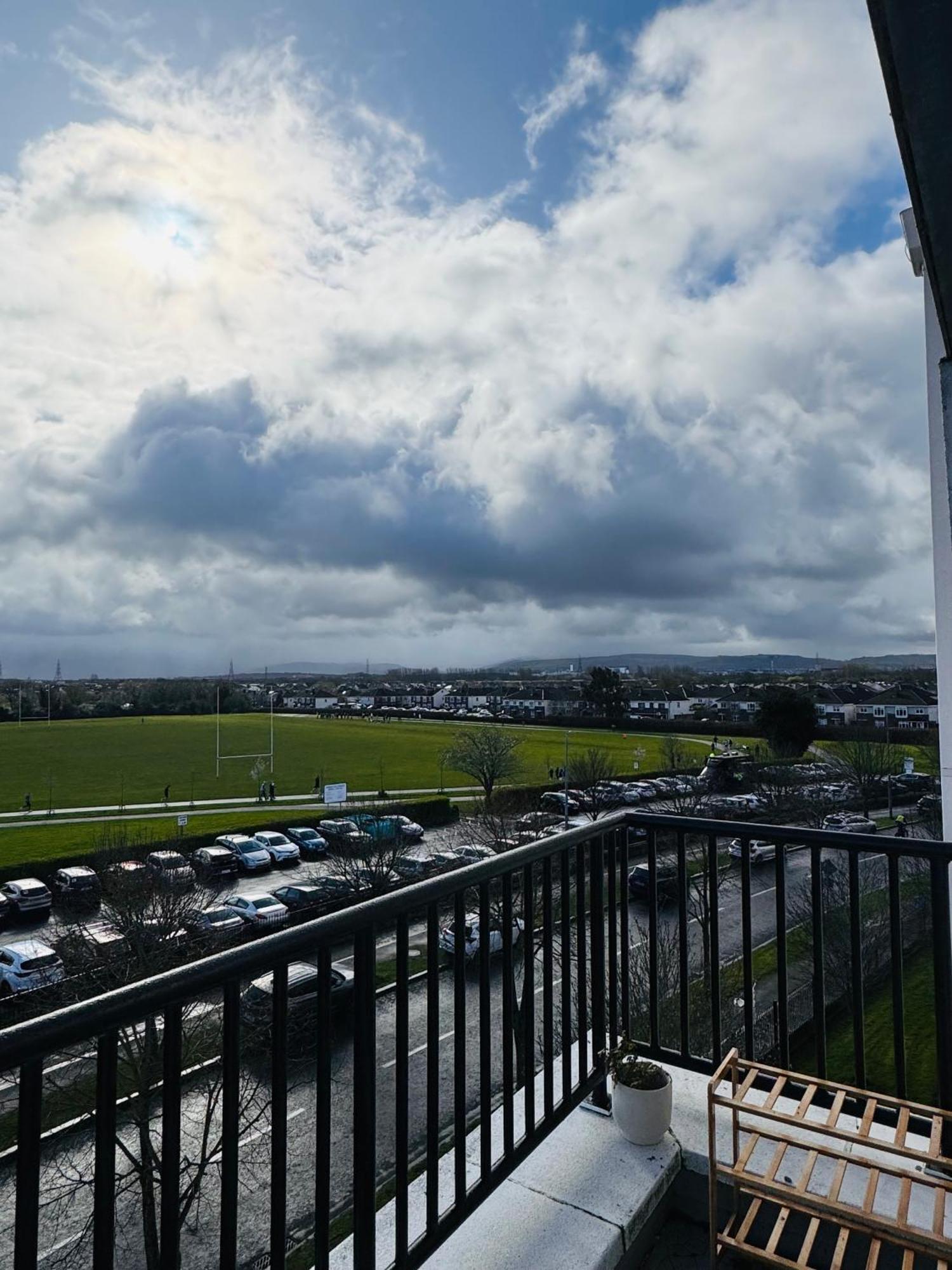 Finnstown Hall- Private Room In Shared Apartment With The Host Dublín Exterior foto